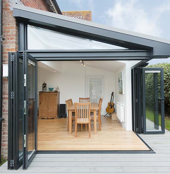 Bi folds with floating corner post